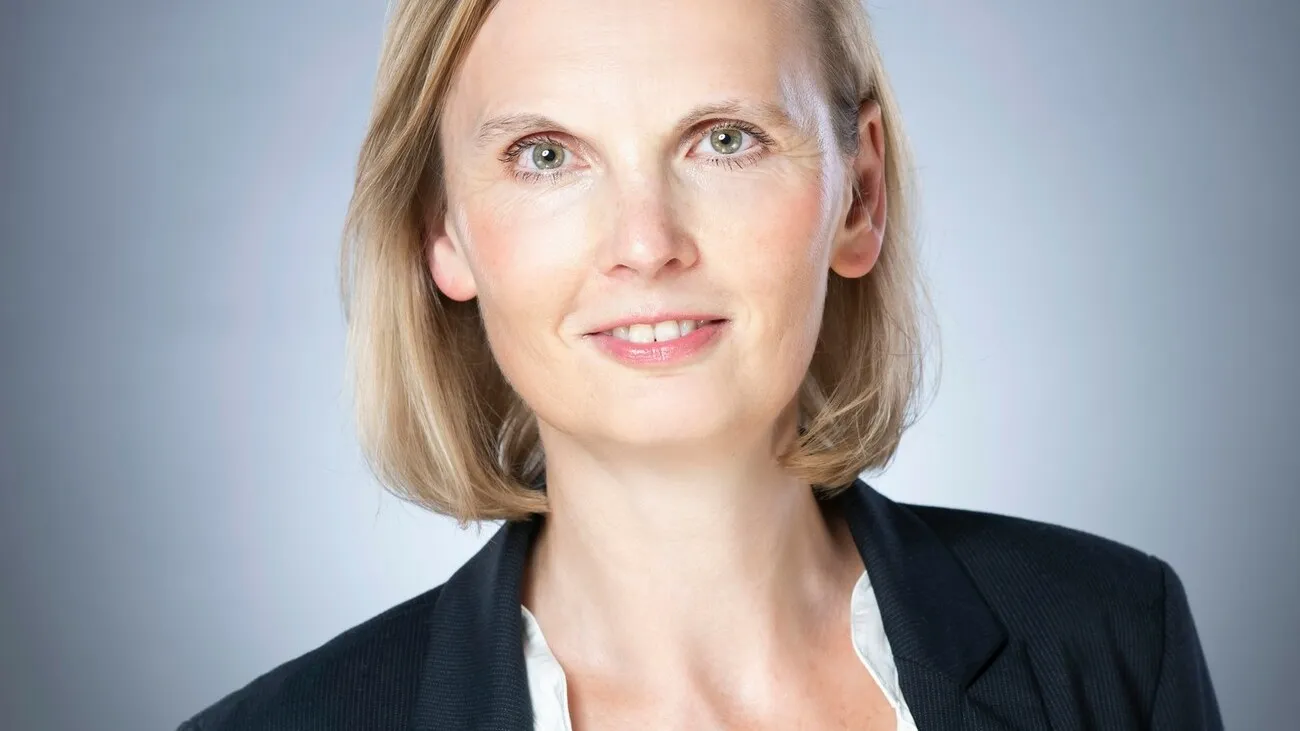 Porträtfoto von Rechtsanwältin Maike Bartlmae.